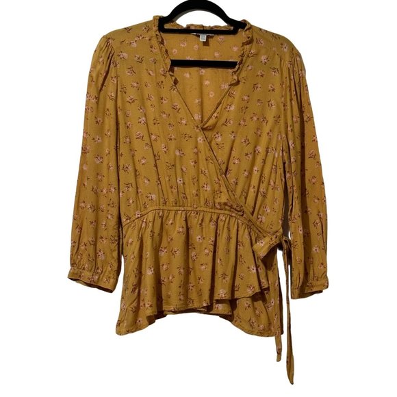 Lucky Brand Tops - Lucky Brand size M gold ditsy floral patterned faux wrap 3/4 sleeve Boho top